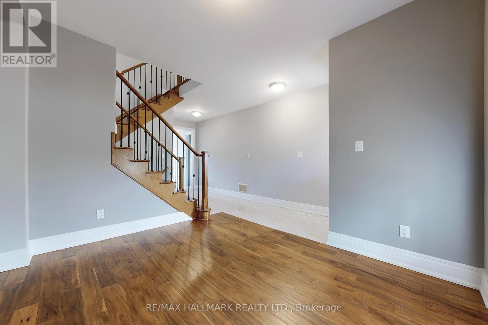 Photo 17 of 61 Mcisaac Drive, Springwater ON