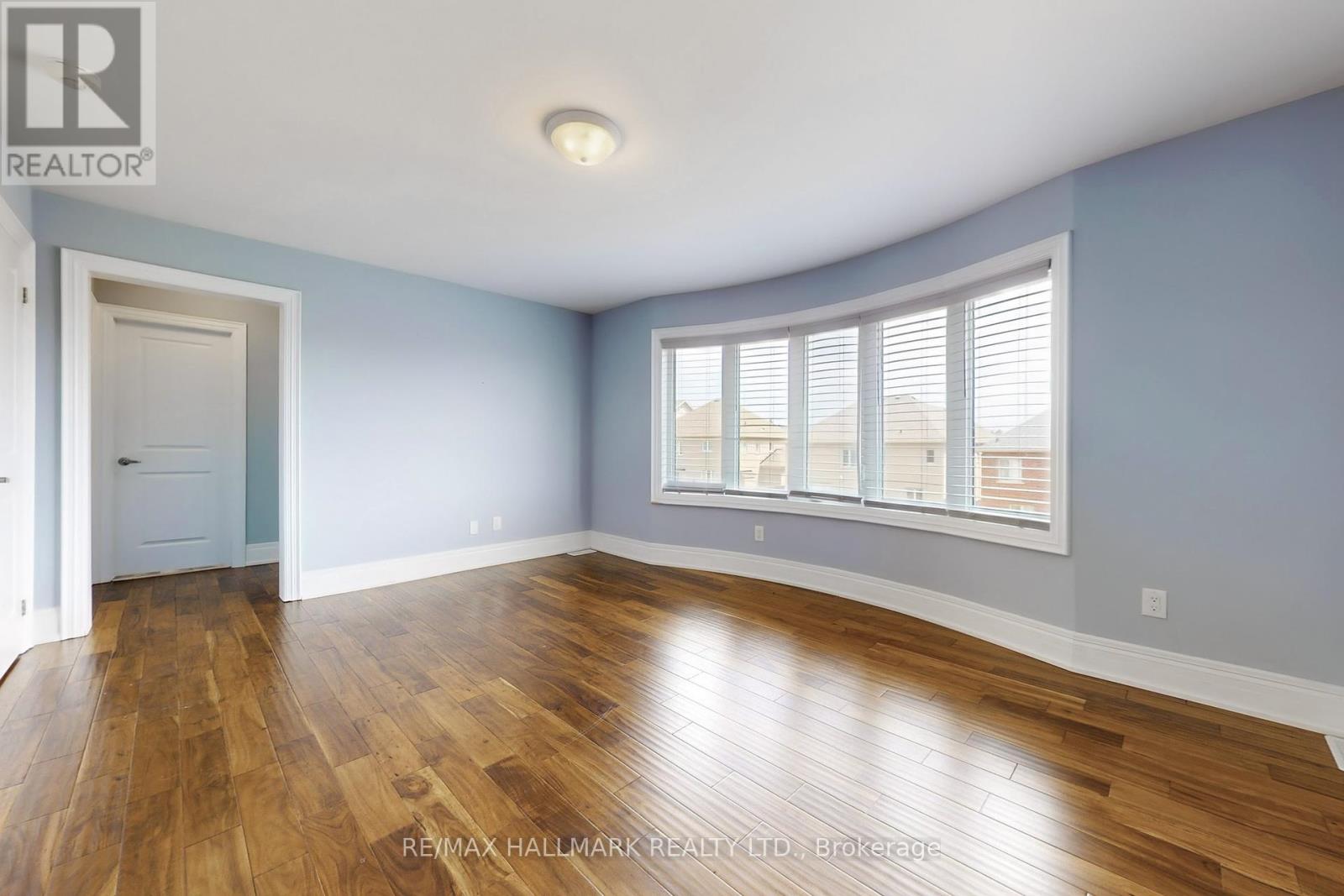 Photo 24 of 61 Mcisaac Drive, Springwater ON
