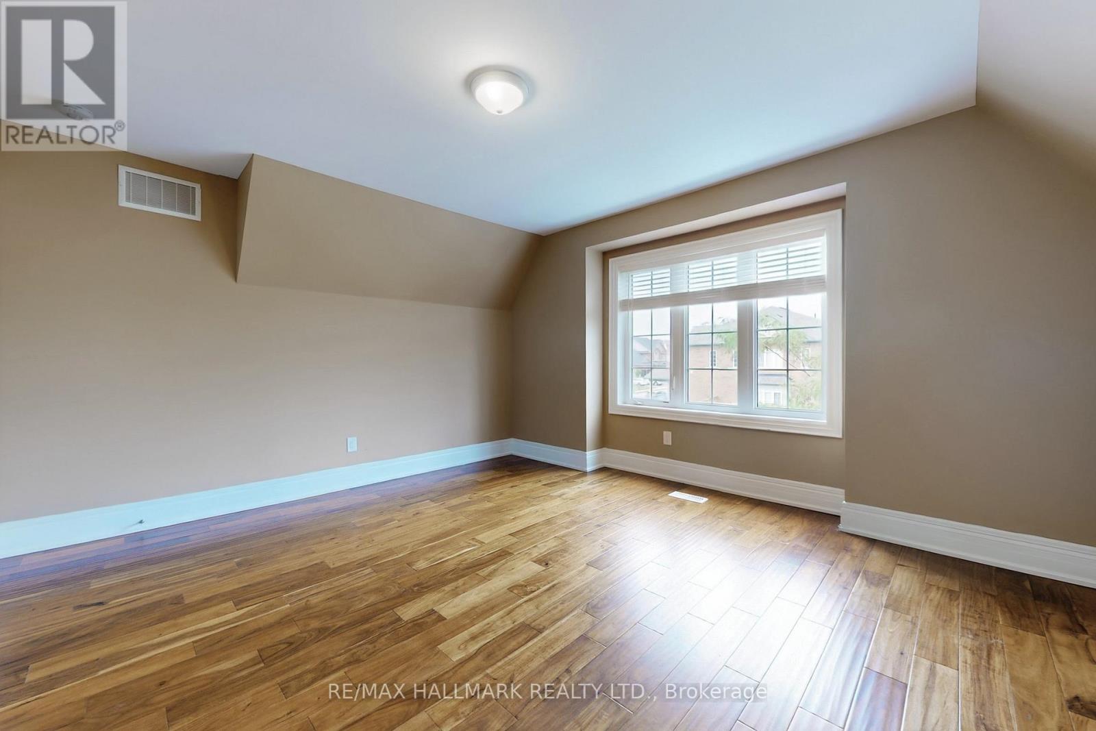 Photo 32 of 61 Mcisaac Drive, Springwater ON