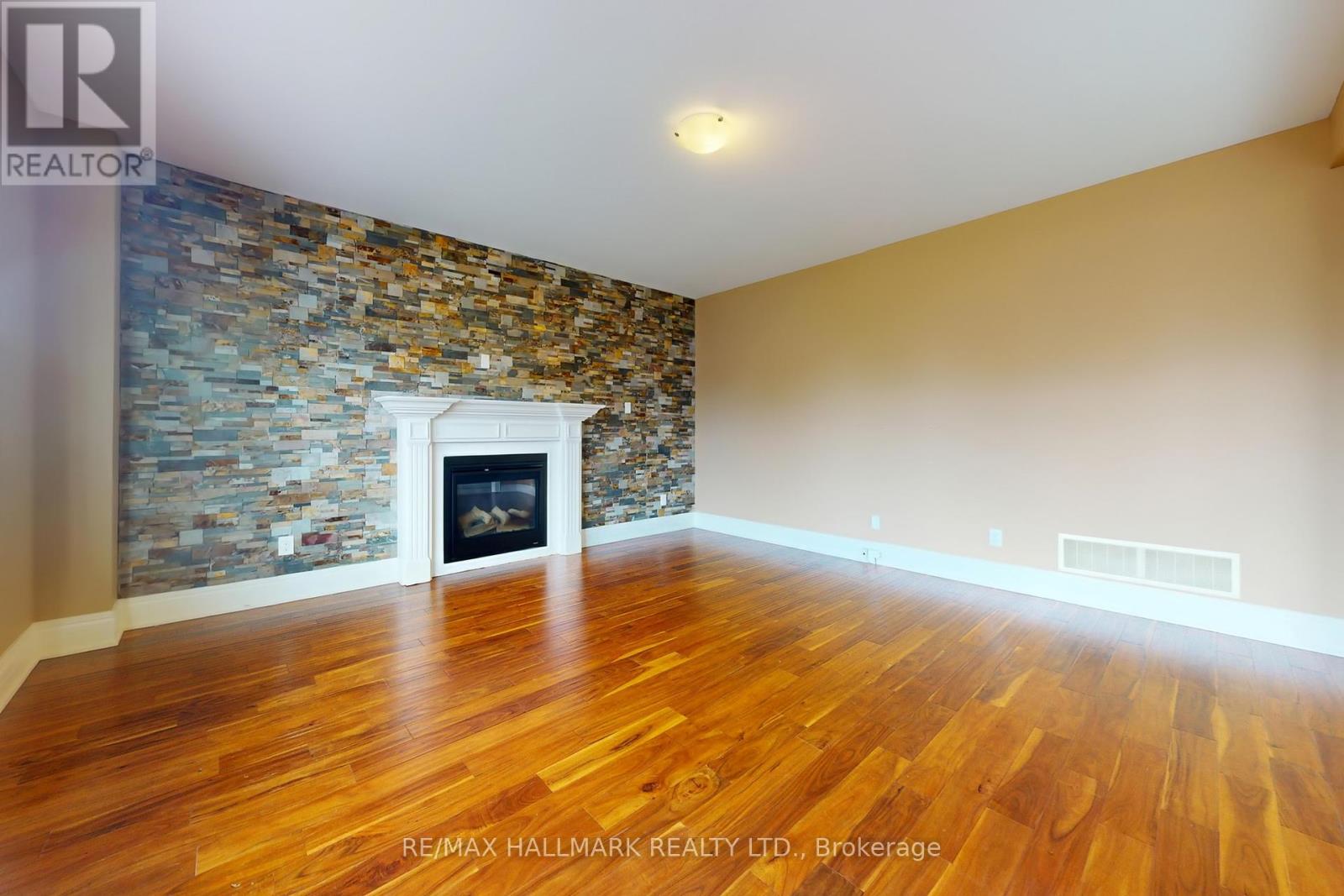 Photo 5 of 61 Mcisaac Drive, Springwater ON