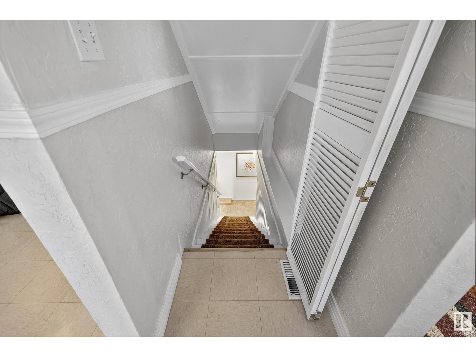 Photo 36 of 10416 Glenora Cr Nw, Edmonton AB