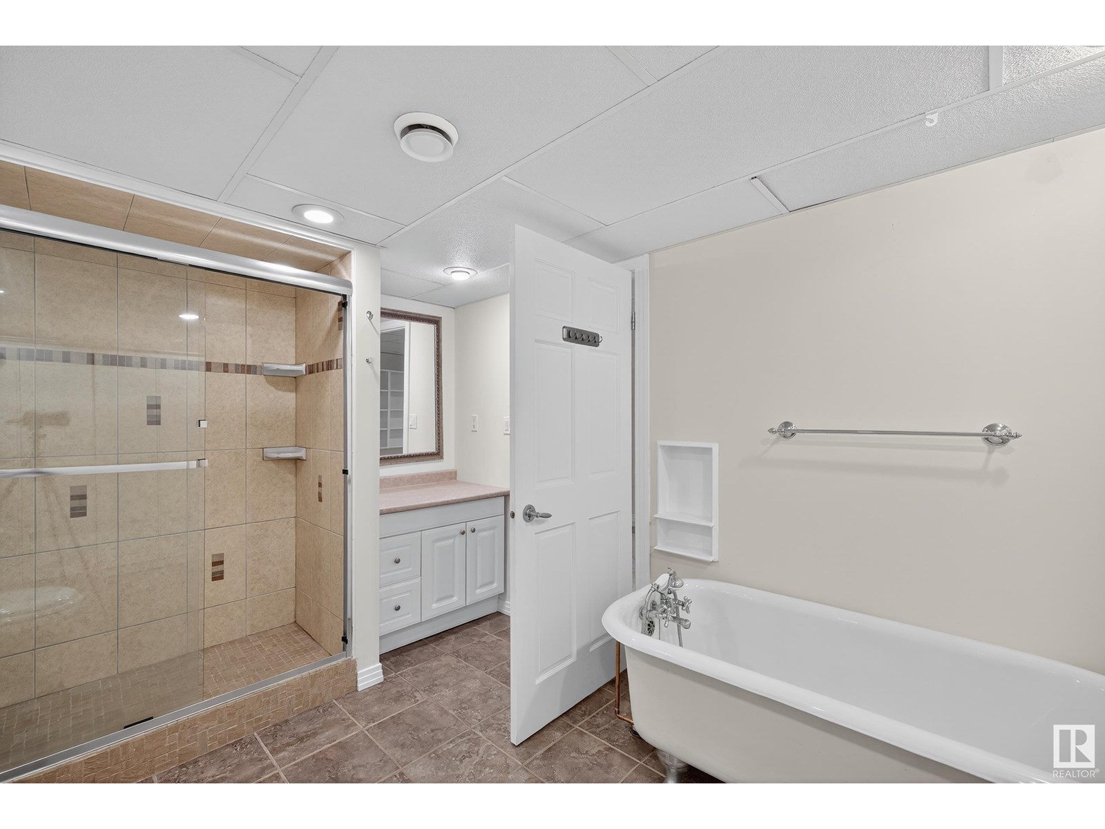 Photo 41 of 10416 Glenora Cr Nw, Edmonton AB