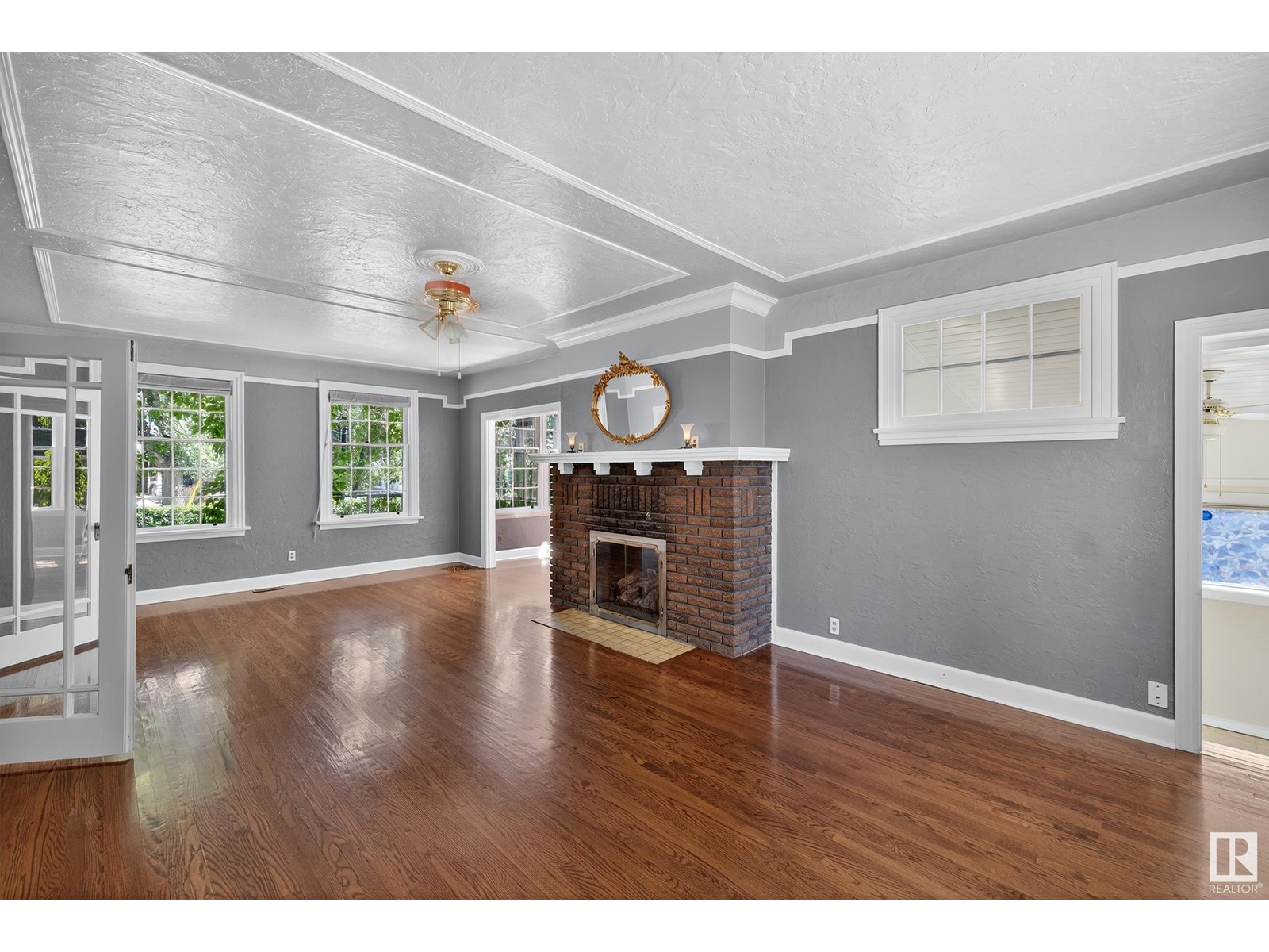 Photo 8 of 10416 Glenora Cr Nw, Edmonton AB