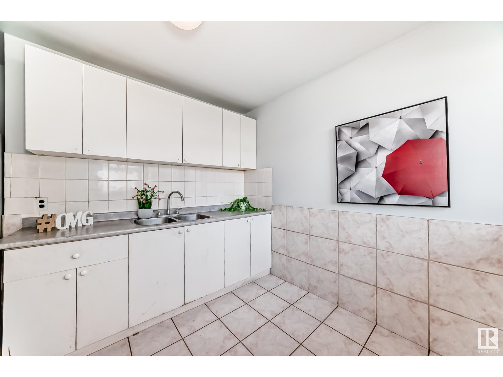 Photo 12 of 13003 Sherbrooke Av Nw, Edmonton AB