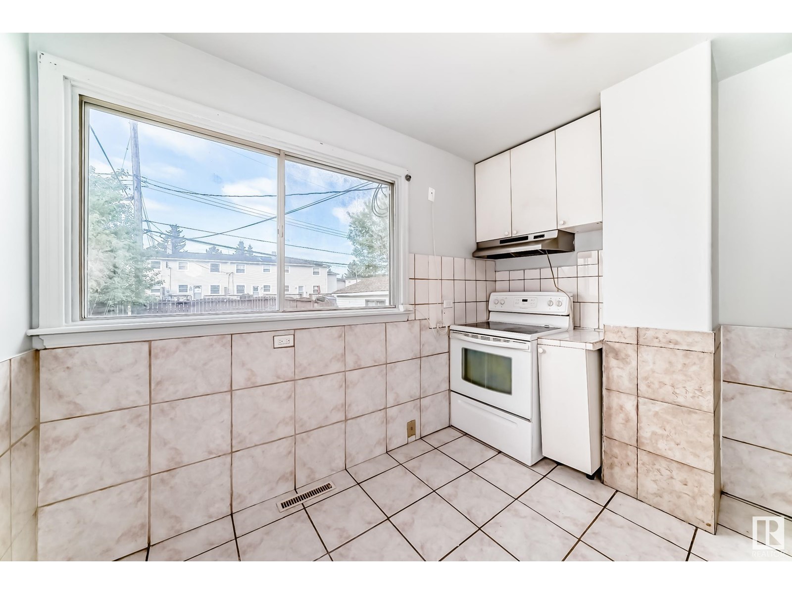 Photo 14 of 13003 Sherbrooke Av Nw, Edmonton AB