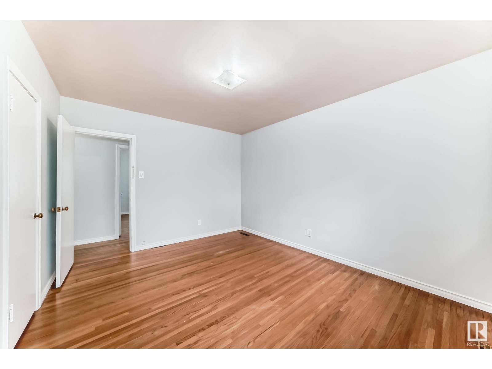 Photo 18 of 13003 Sherbrooke Av Nw, Edmonton AB