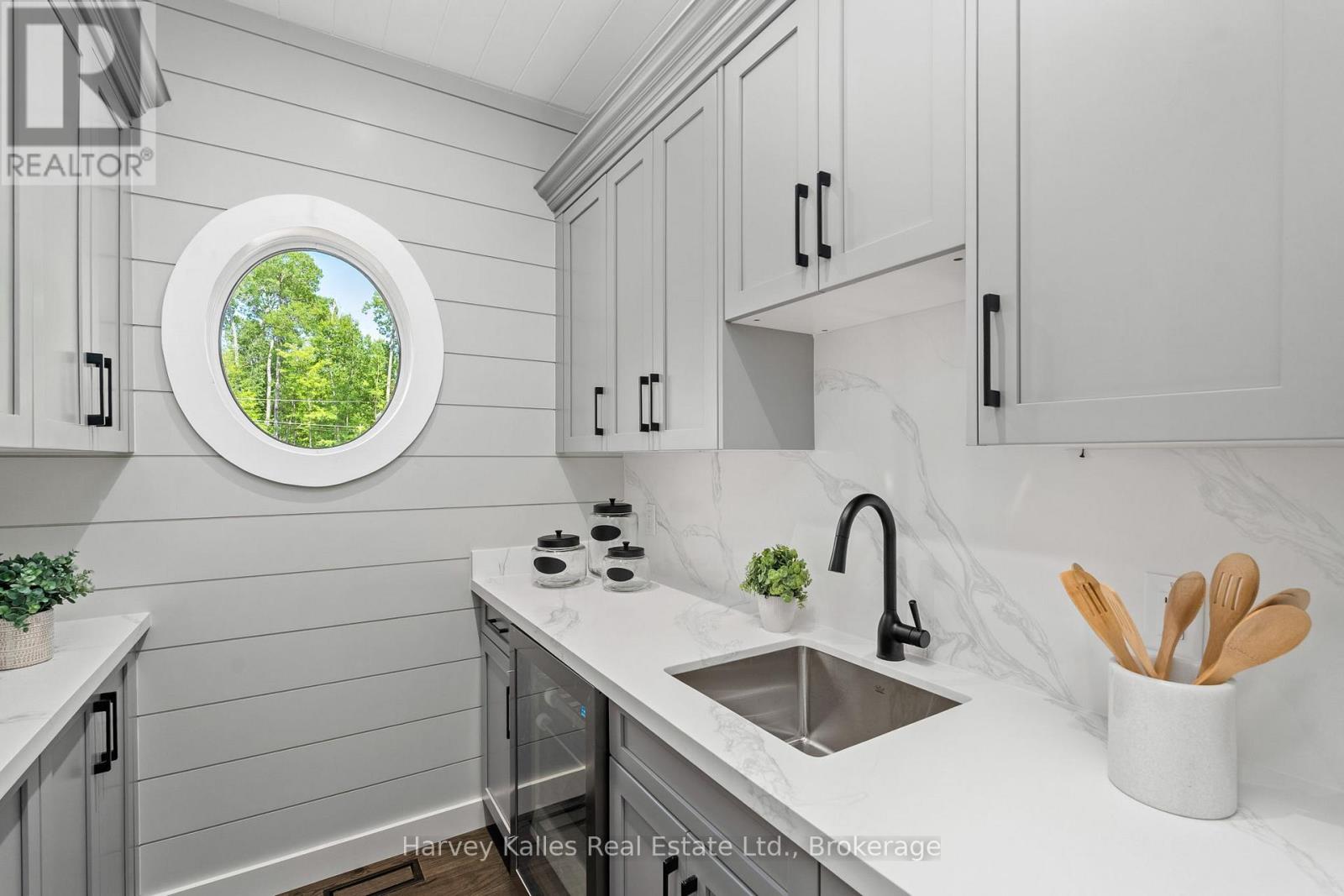 Photo 15 of 1204 Seabreeze Road, Lake Of Bays ON