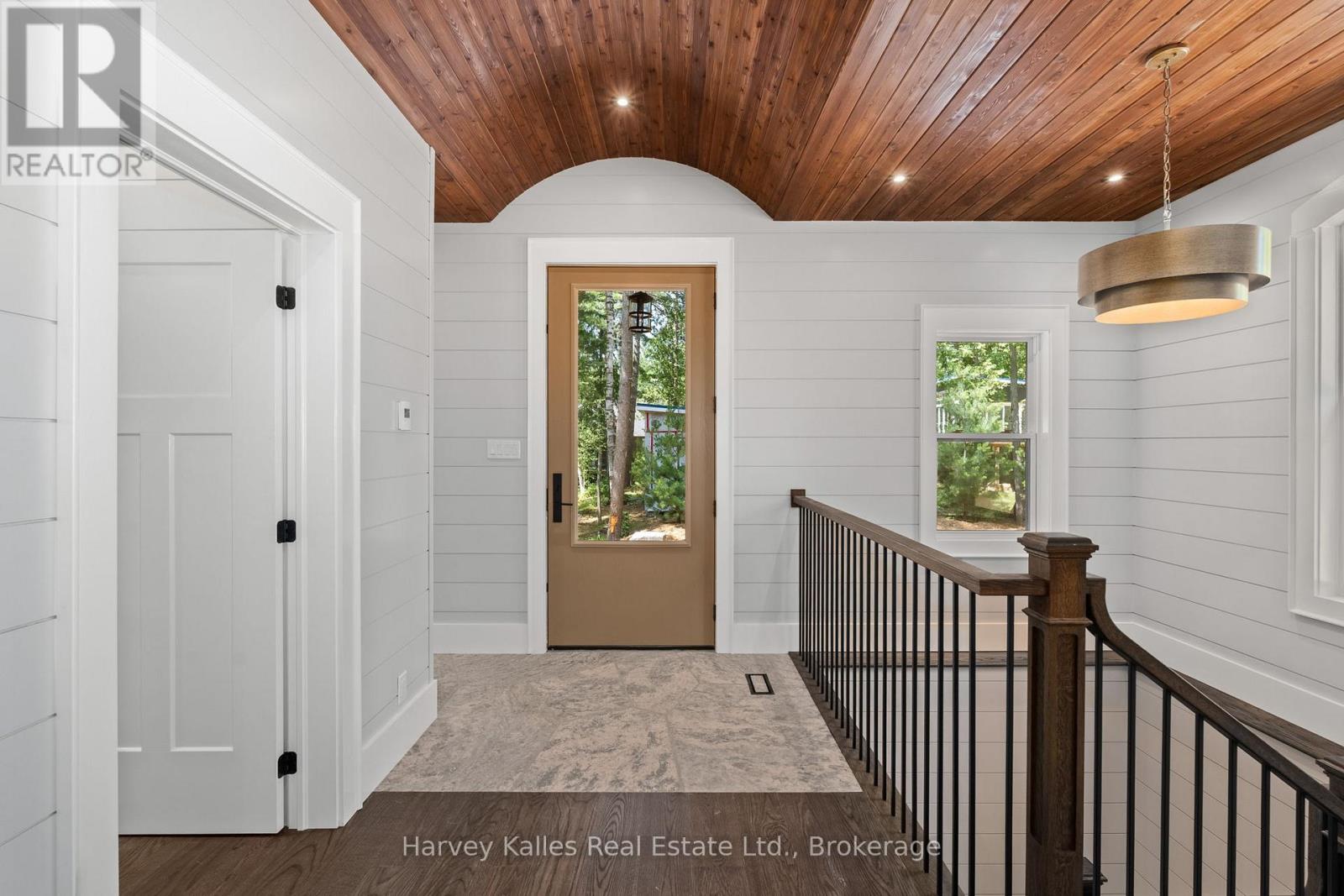 Photo 10 of 1204 Seabreeze Road, Lake Of Bays ON