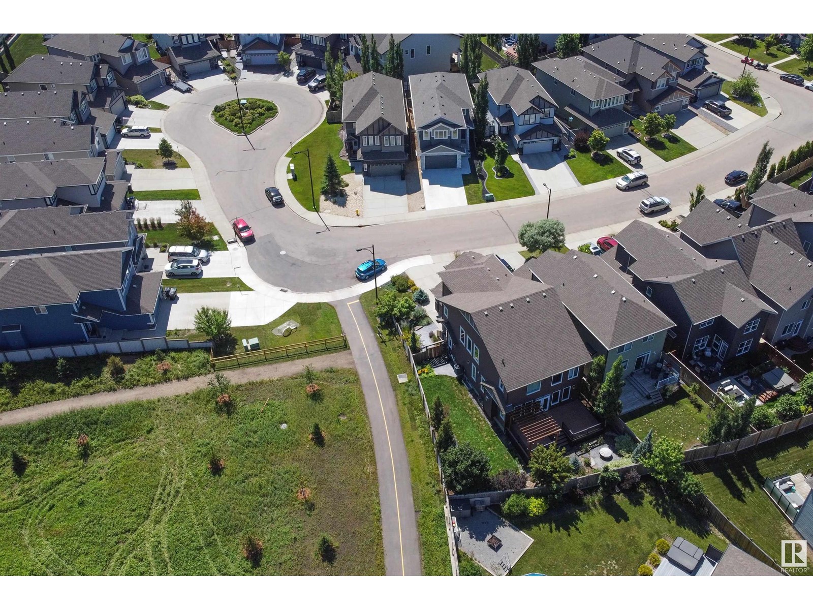 Photo 3 of 17 Sunbury Pl, Sherwood Park AB