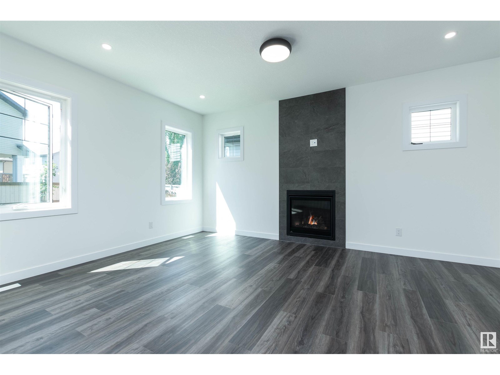 Photo 8 of 17 Sunbury Pl, Sherwood Park AB