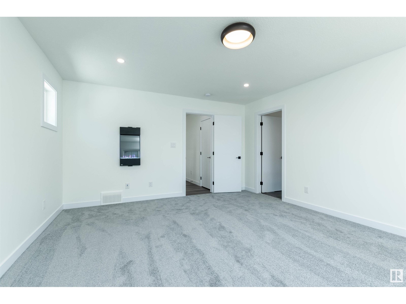 Photo 5 of 17 Sunbury Pl, Sherwood Park AB