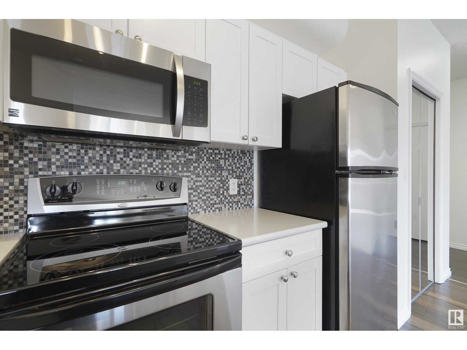 Photo 4 of 414 10235 112 St Nw, Edmonton AB