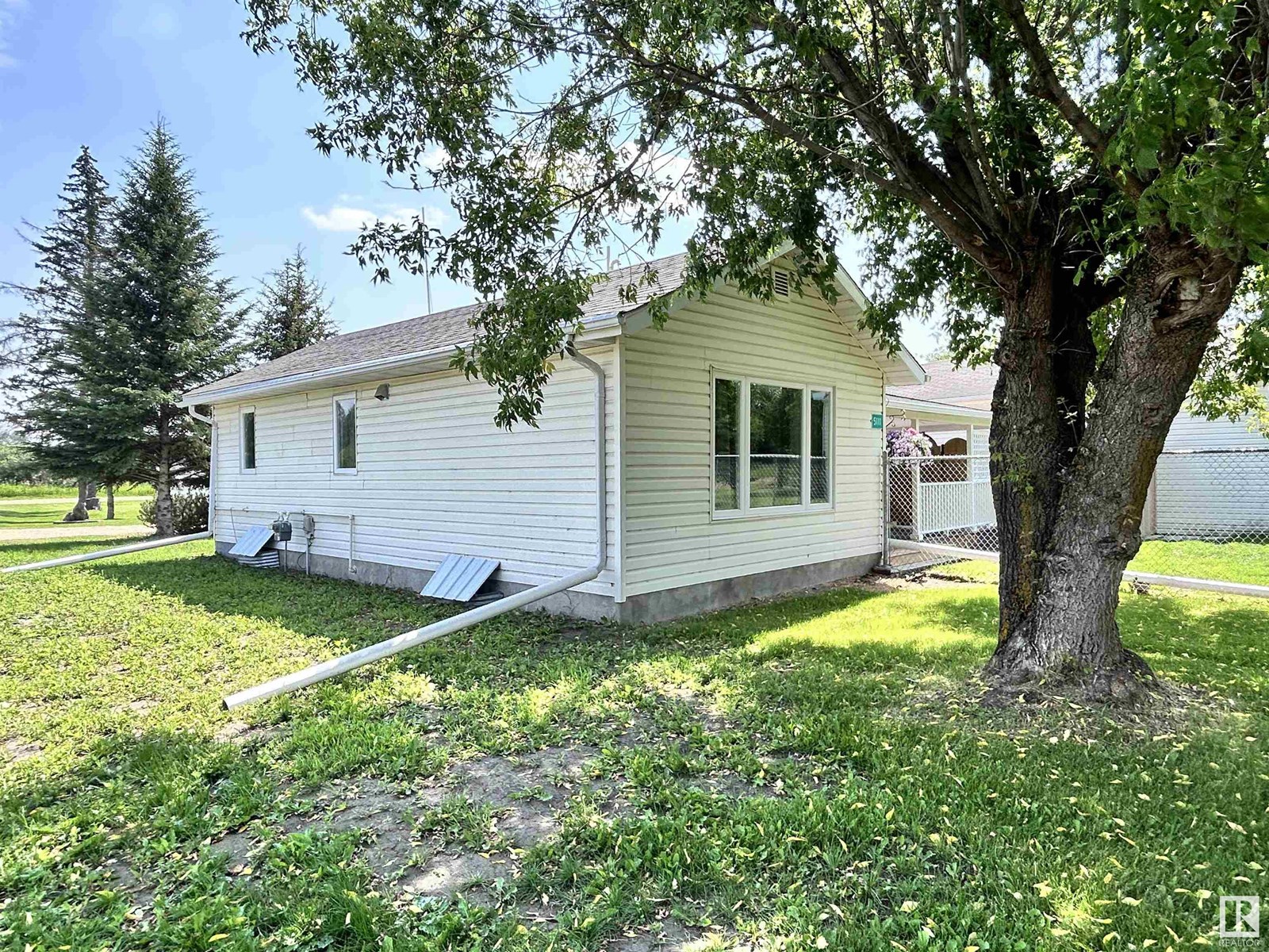 Photo 17 of 5111 50 St, Tawatinaw AB