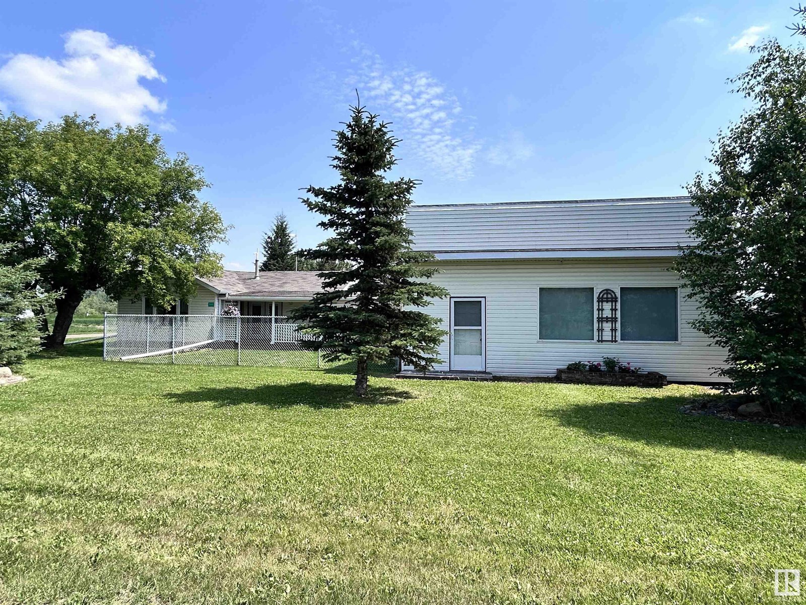 Photo 42 of 5111 50 St, Tawatinaw AB