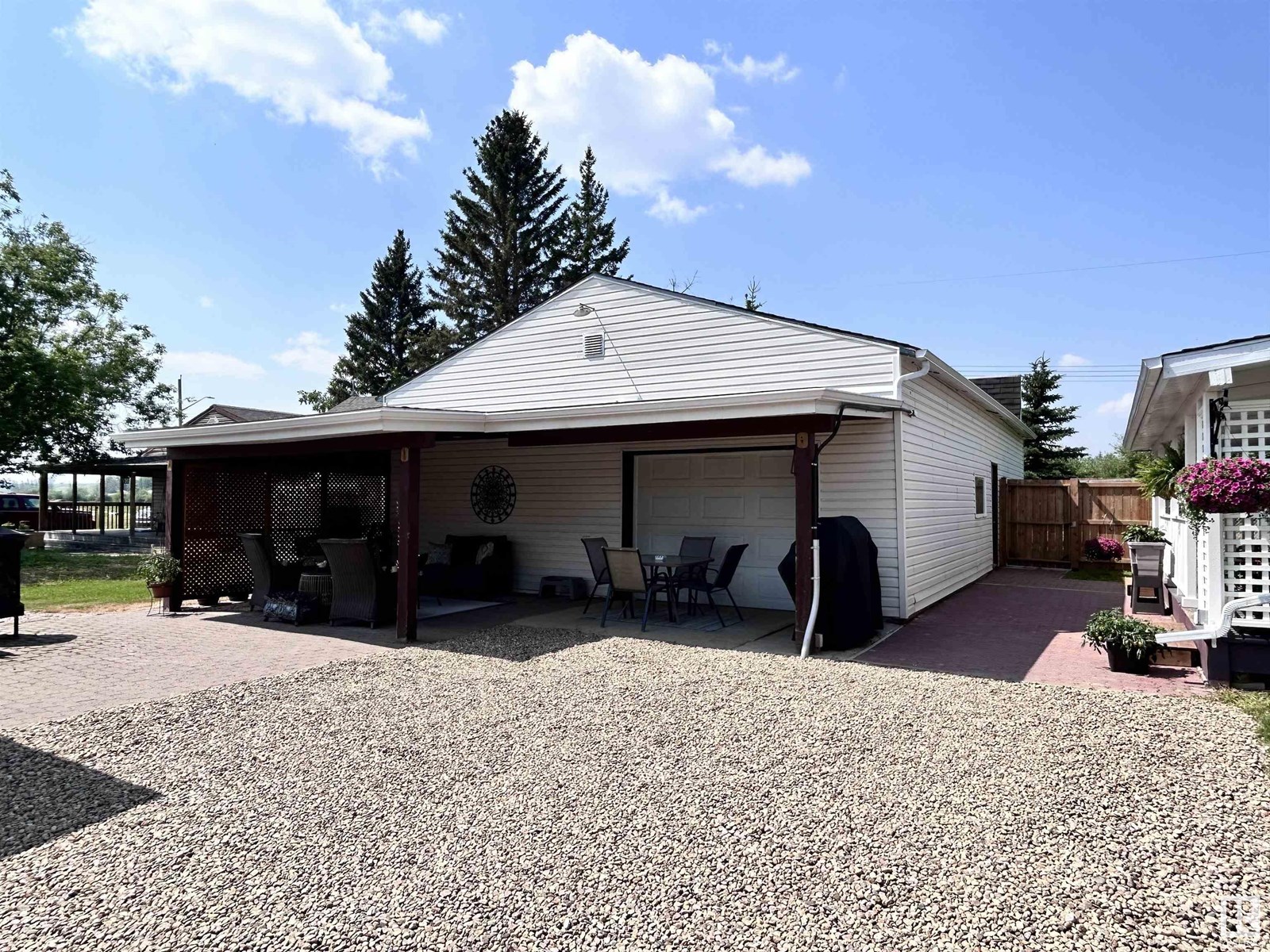 Photo 2 of 5111 50 St, Tawatinaw AB
