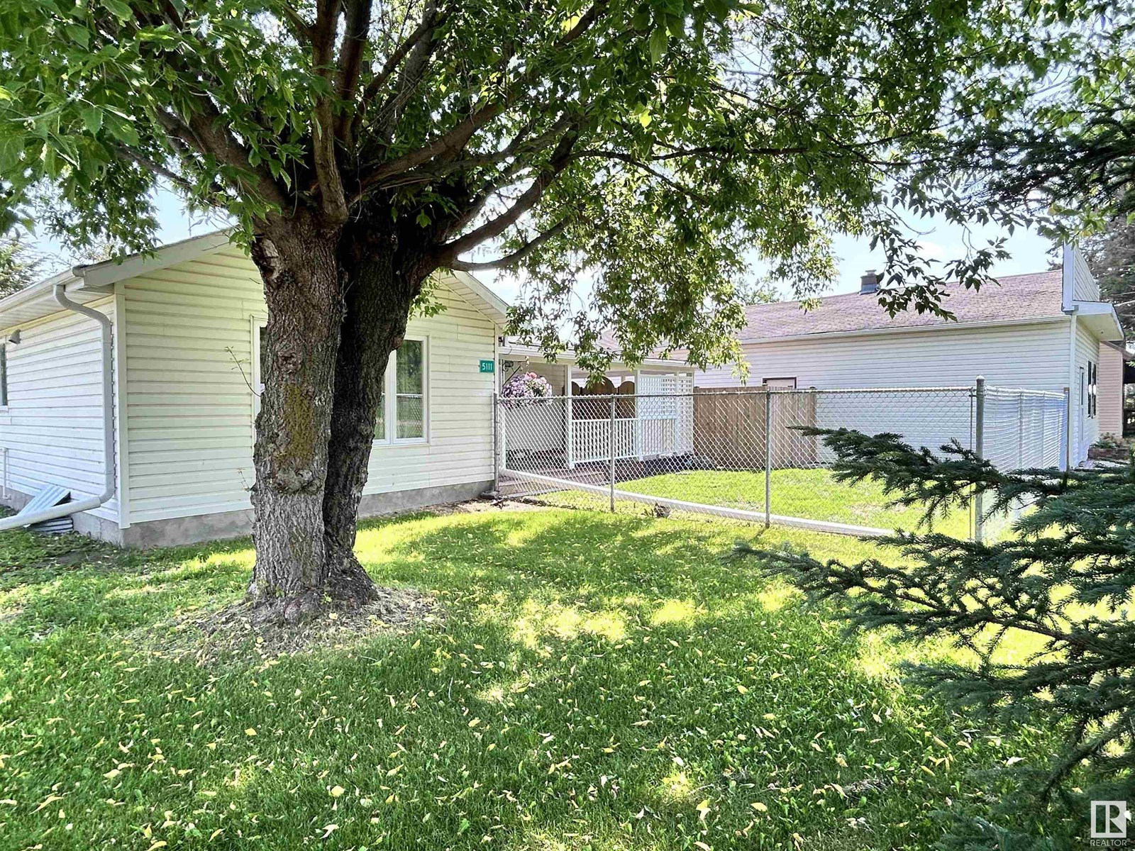 Photo 63 of 5111 50 St, Tawatinaw AB