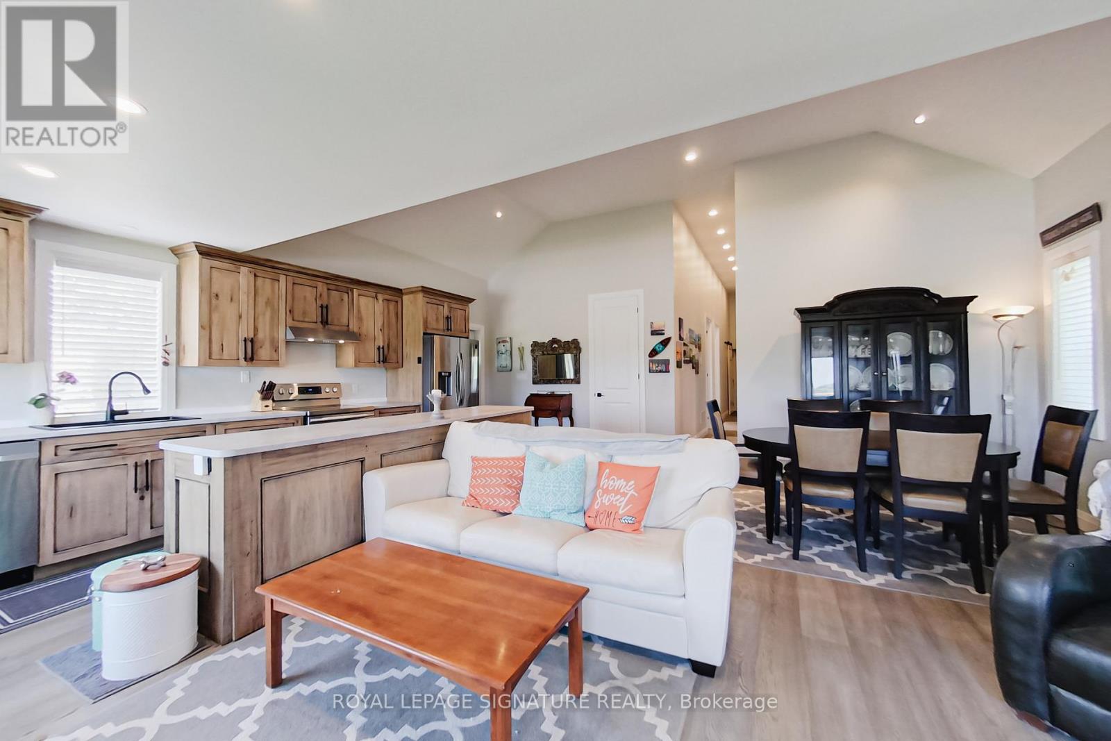 Photo 10 of 7747 15 16 Side Road, Clearview ON
