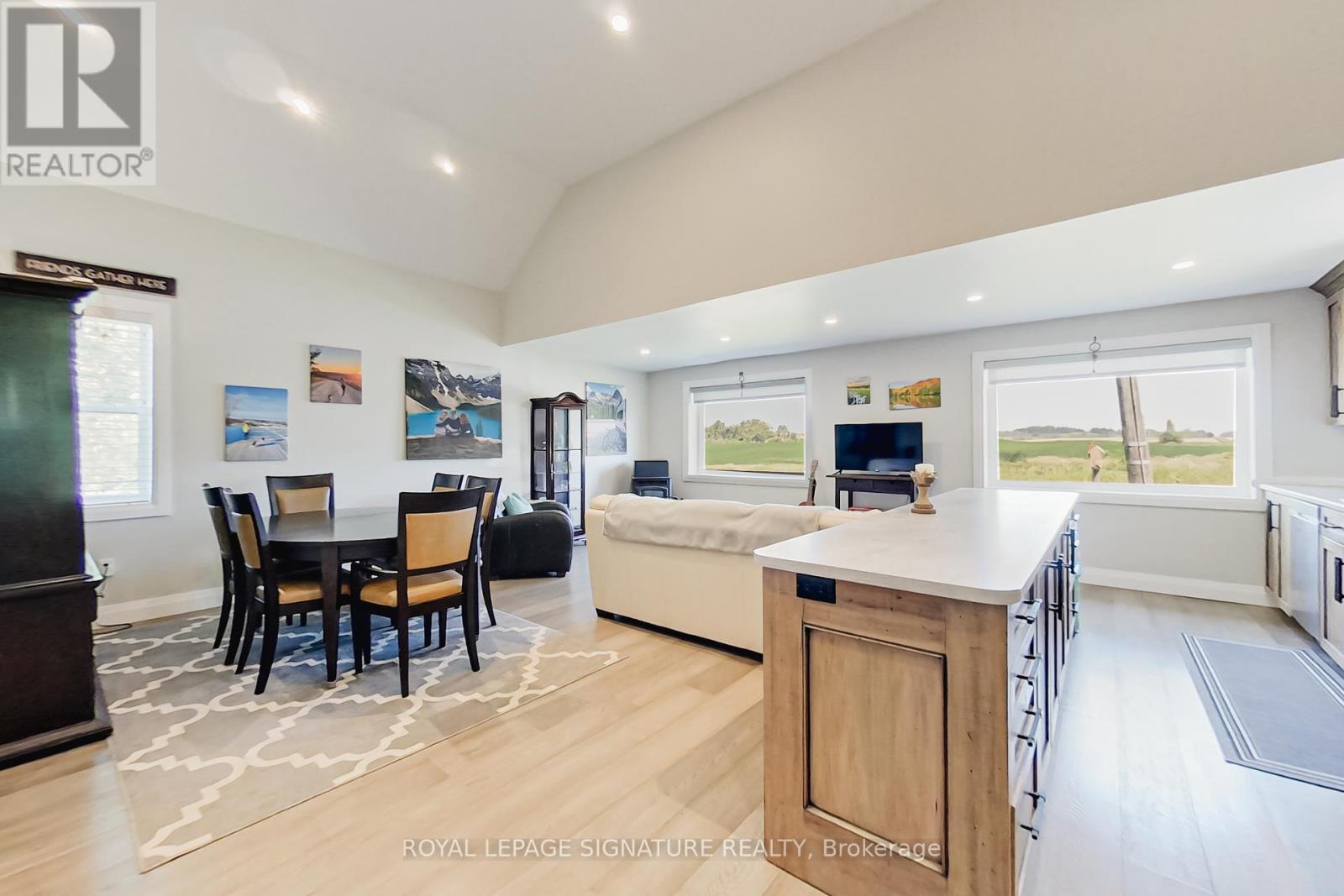 Photo 20 of 7747 15 16 Side Road, Clearview ON
