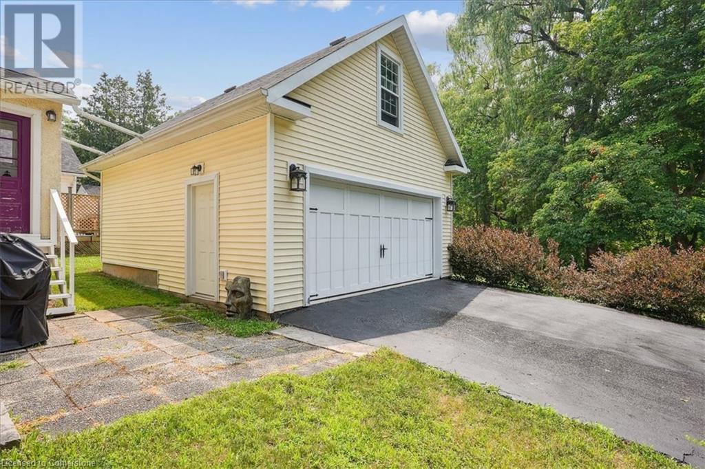 Photo 31 of 94 Centre Street, Niagaraonthelake ON