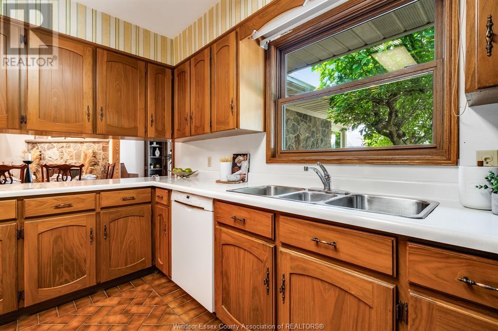Photo 7 of 11 Kenneth Drive, Leamington ON