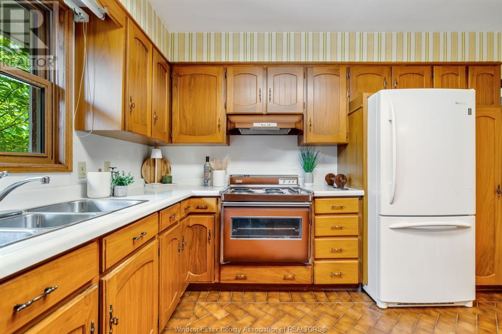 Photo 9 of 11 Kenneth Drive, Leamington ON