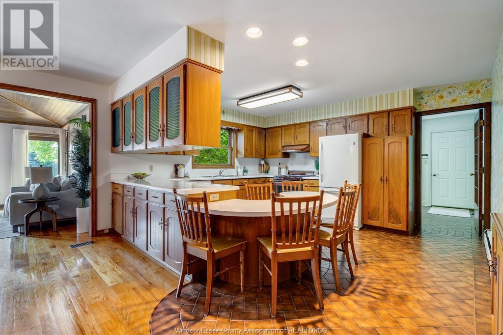 Photo 4 of 11 Kenneth Drive, Leamington ON