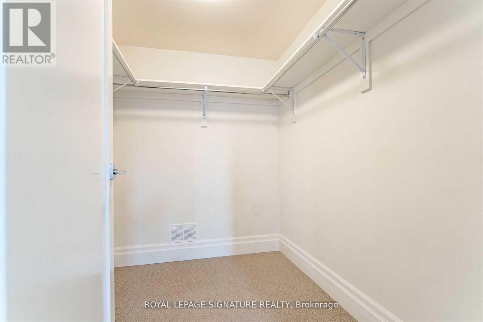 Photo 4 of 202 760 Lakeshore Road E, Mississauga ON