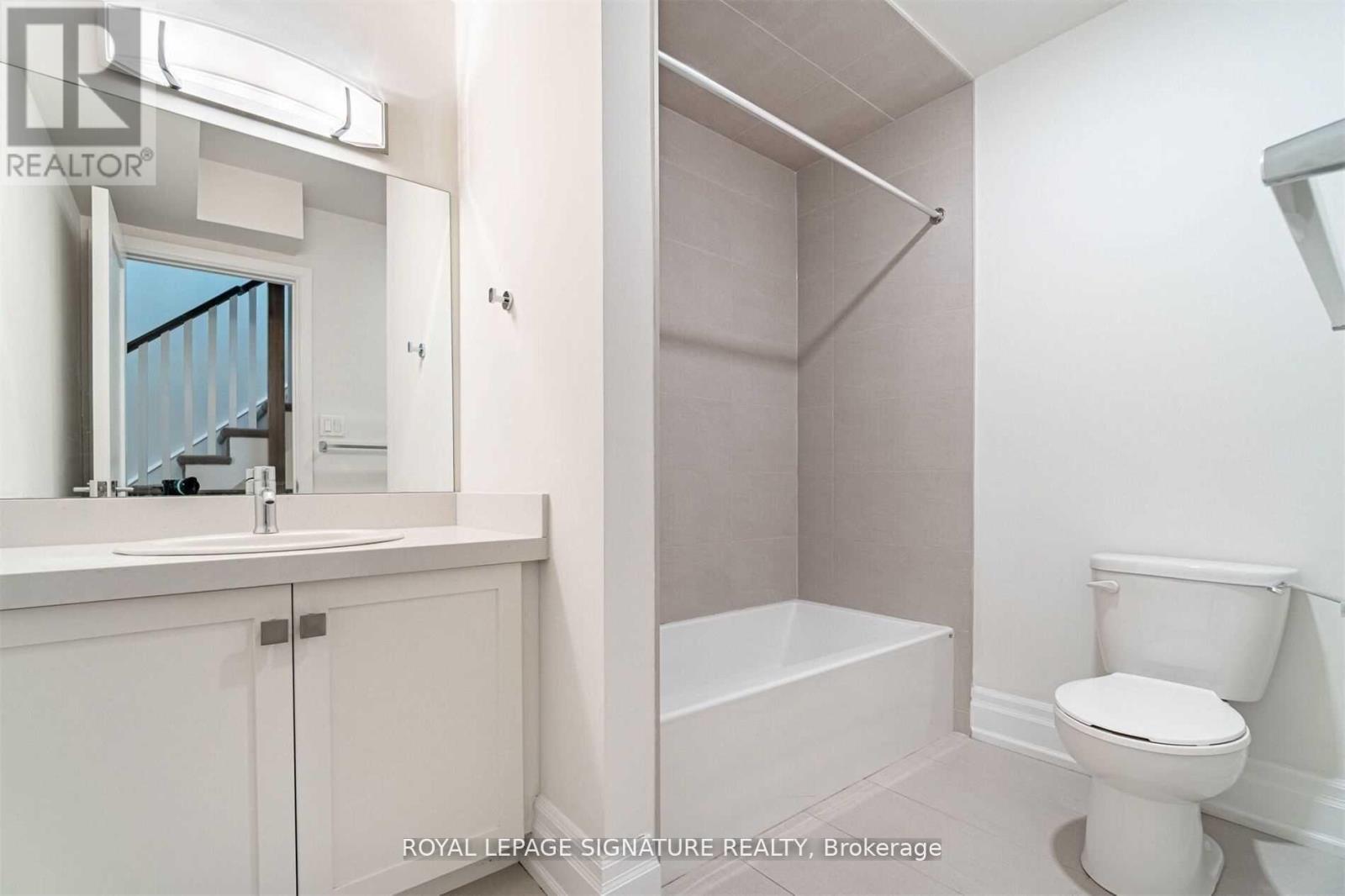 Photo 5 of 202 760 Lakeshore Road E, Mississauga ON
