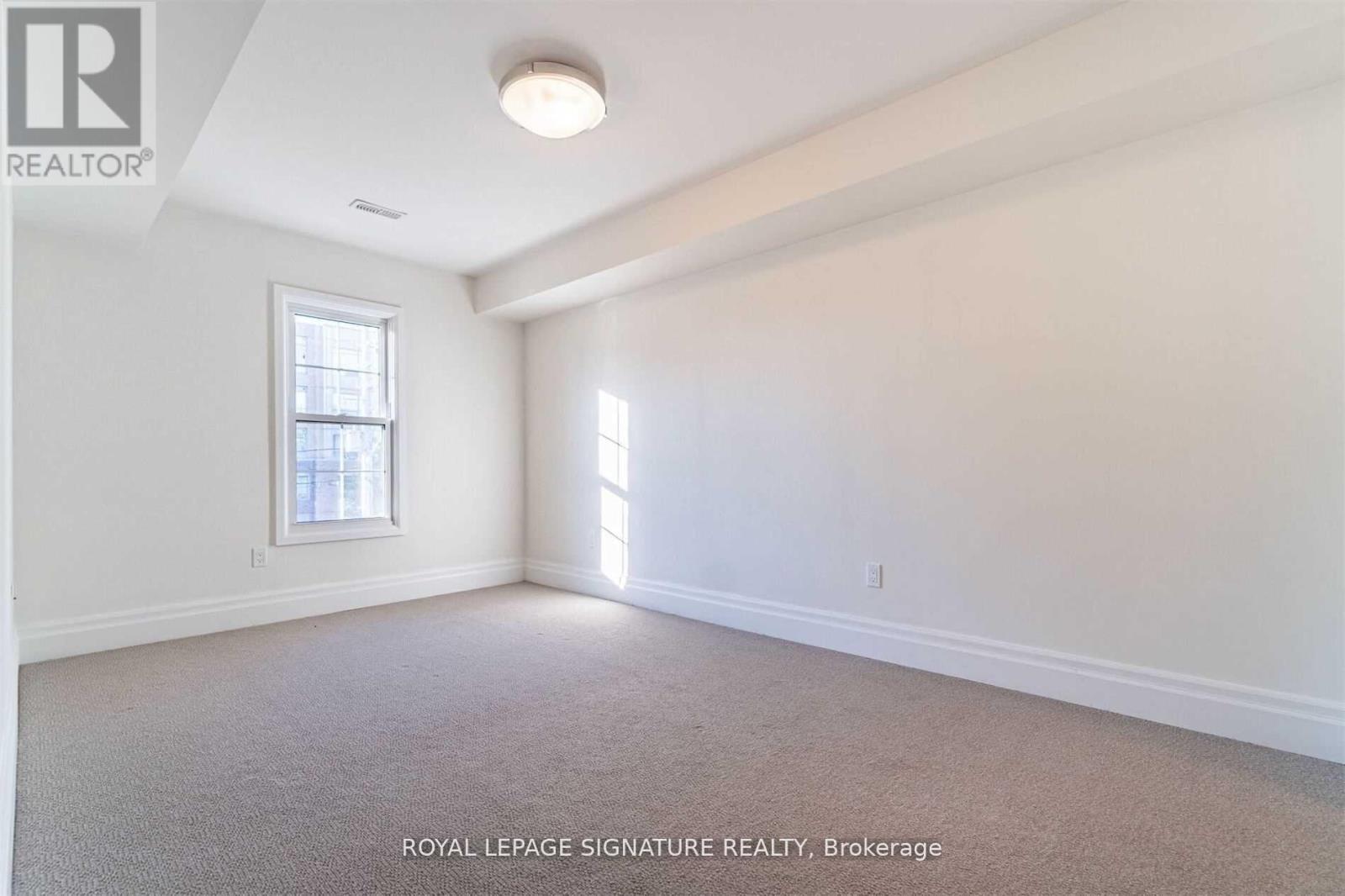 Photo 12 of 202 760 Lakeshore Road E, Mississauga ON