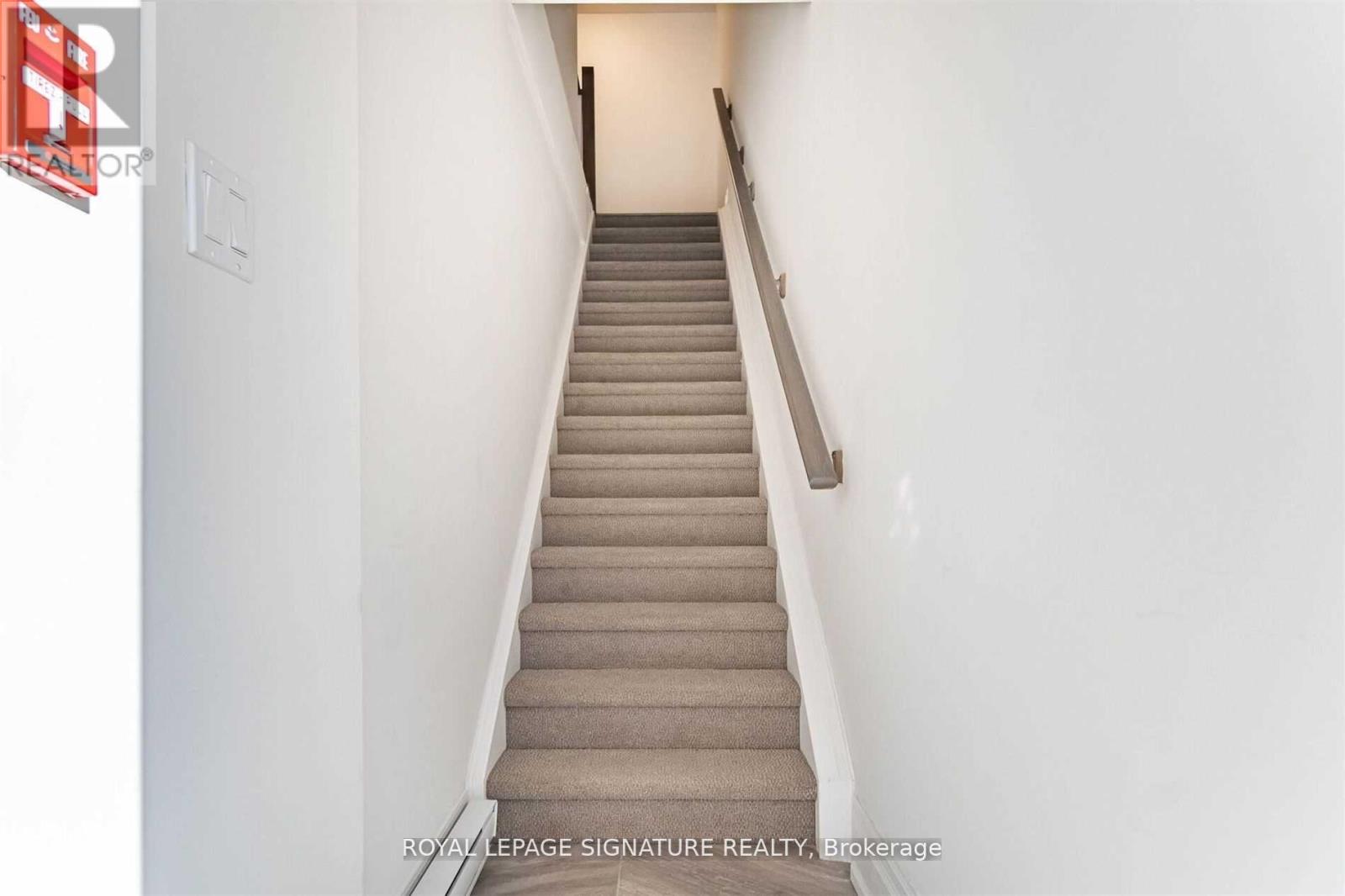 Photo 19 of 202 760 Lakeshore Road E, Mississauga ON