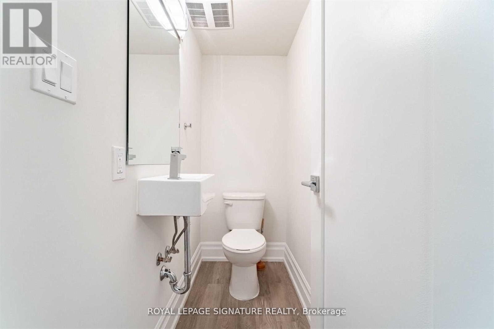 Photo 6 of 202 760 Lakeshore Road E, Mississauga ON