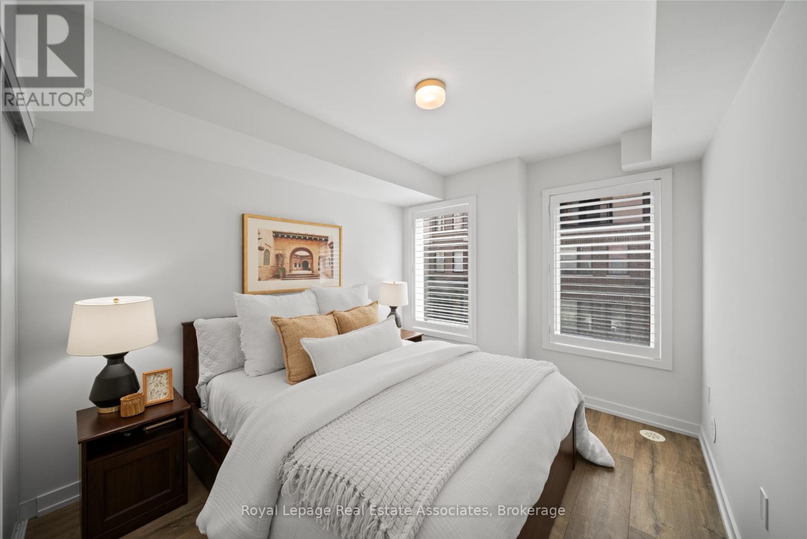Photo 1 of 10 3546 Colonial Drive, Mississauga ON