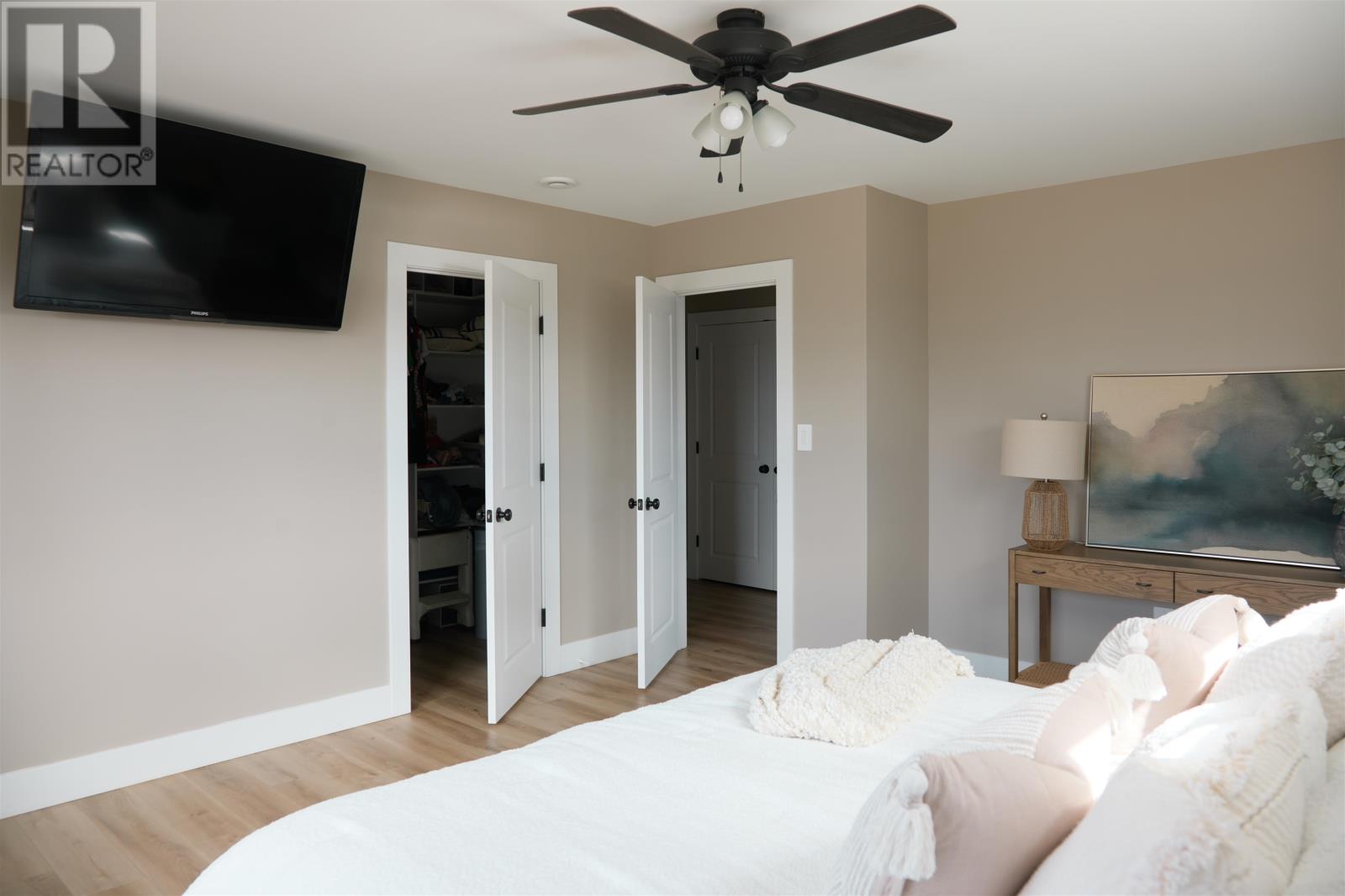 Single Family House for Sale in  Maxfield Avenue Sherwood 
