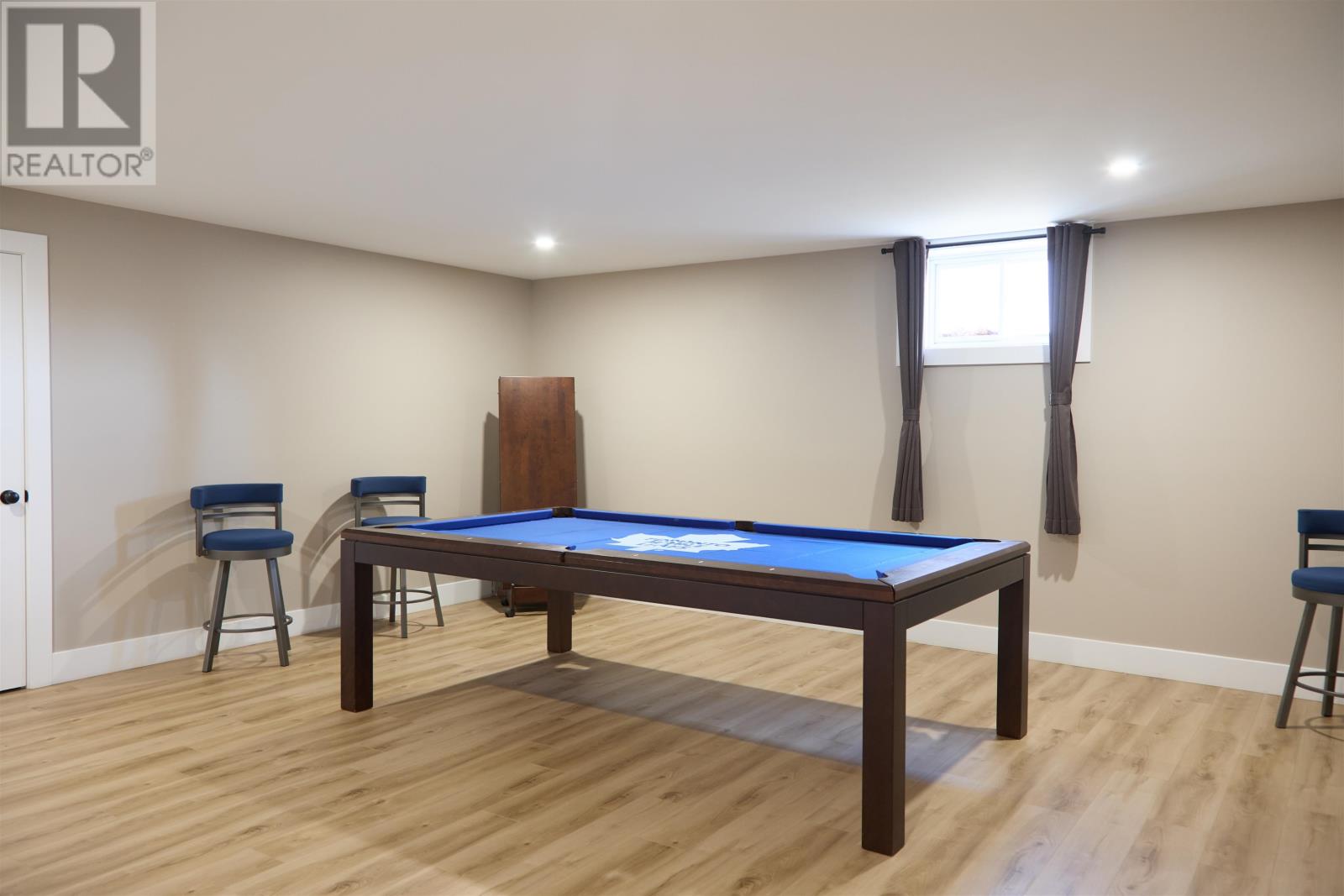 Single Family House for Sale in  Maxfield Avenue Sherwood 