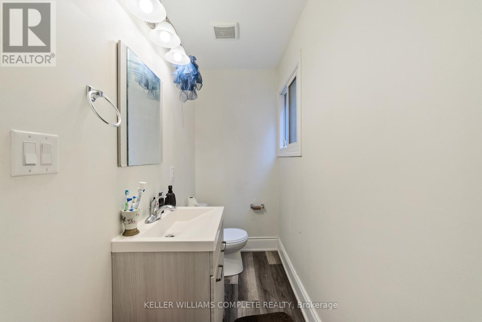 Photo 20 of 220 Caroline Street S, Hamilton ON