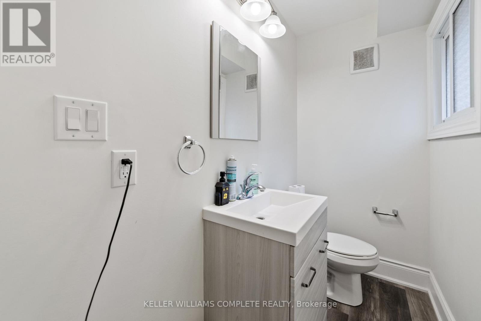 Photo 29 of 220 Caroline Street S, Hamilton ON