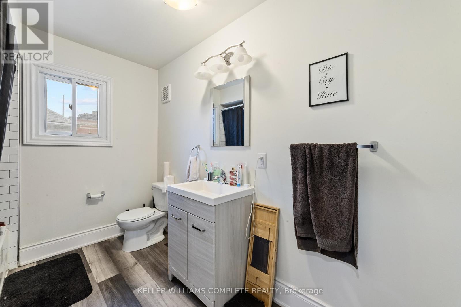 Photo 14 of 220 Caroline Street S, Hamilton ON