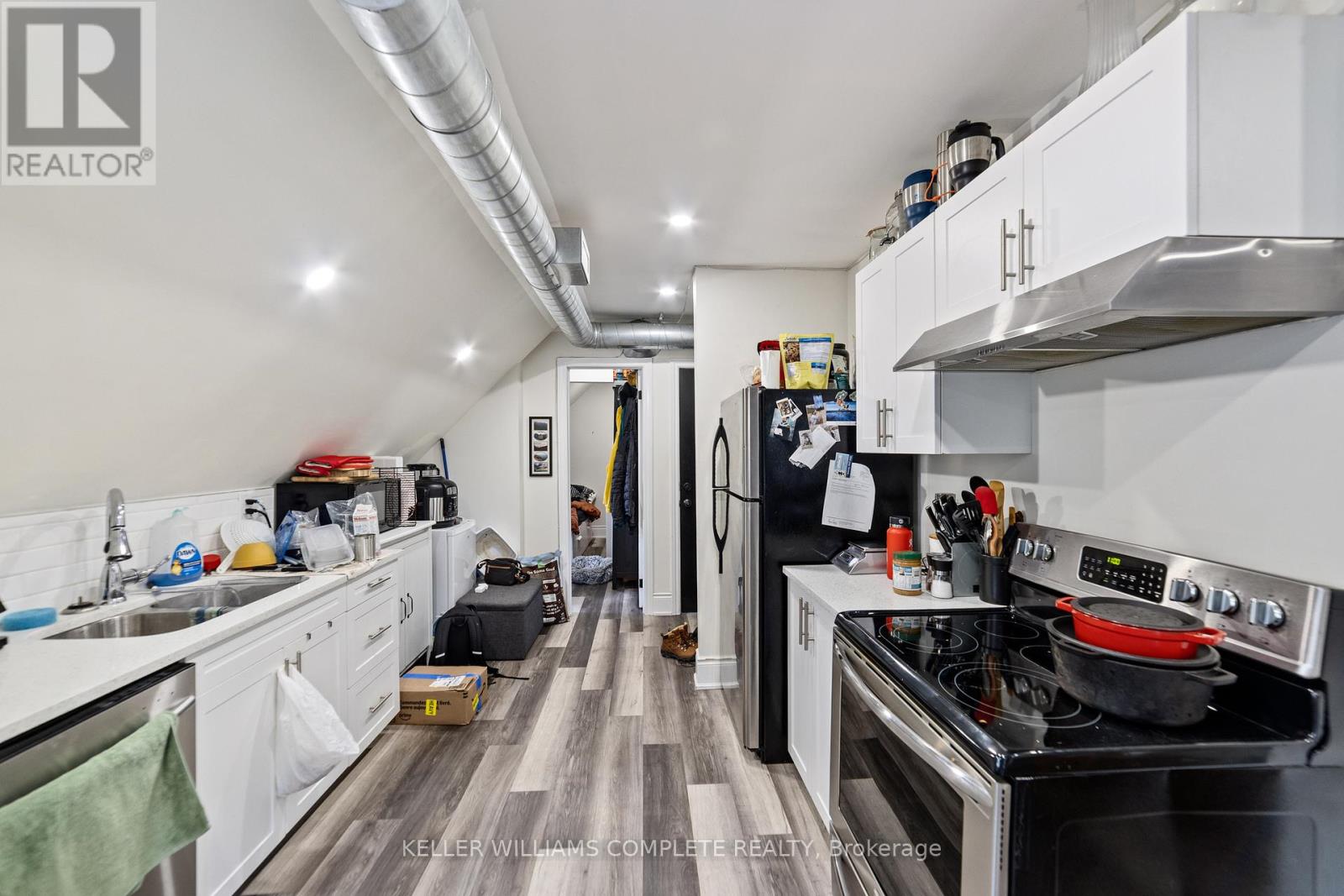 Photo 5 of 220 Caroline Street S, Hamilton ON