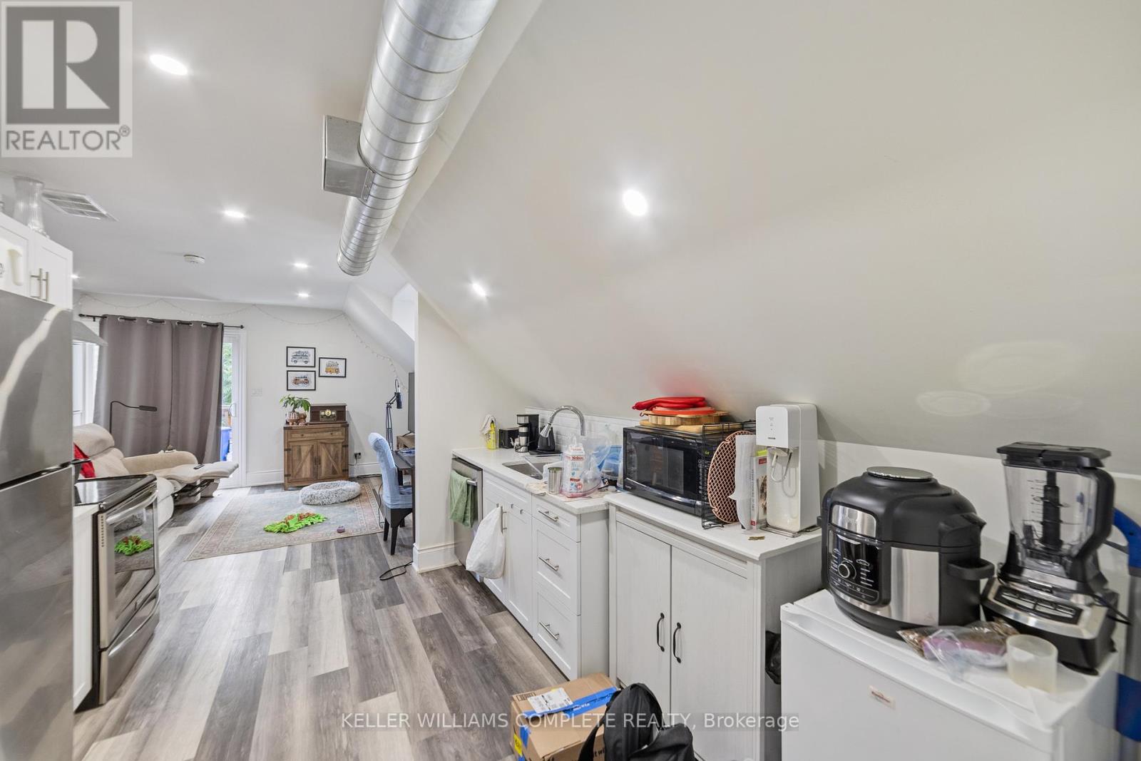 Photo 16 of 220 Caroline Street S, Hamilton ON