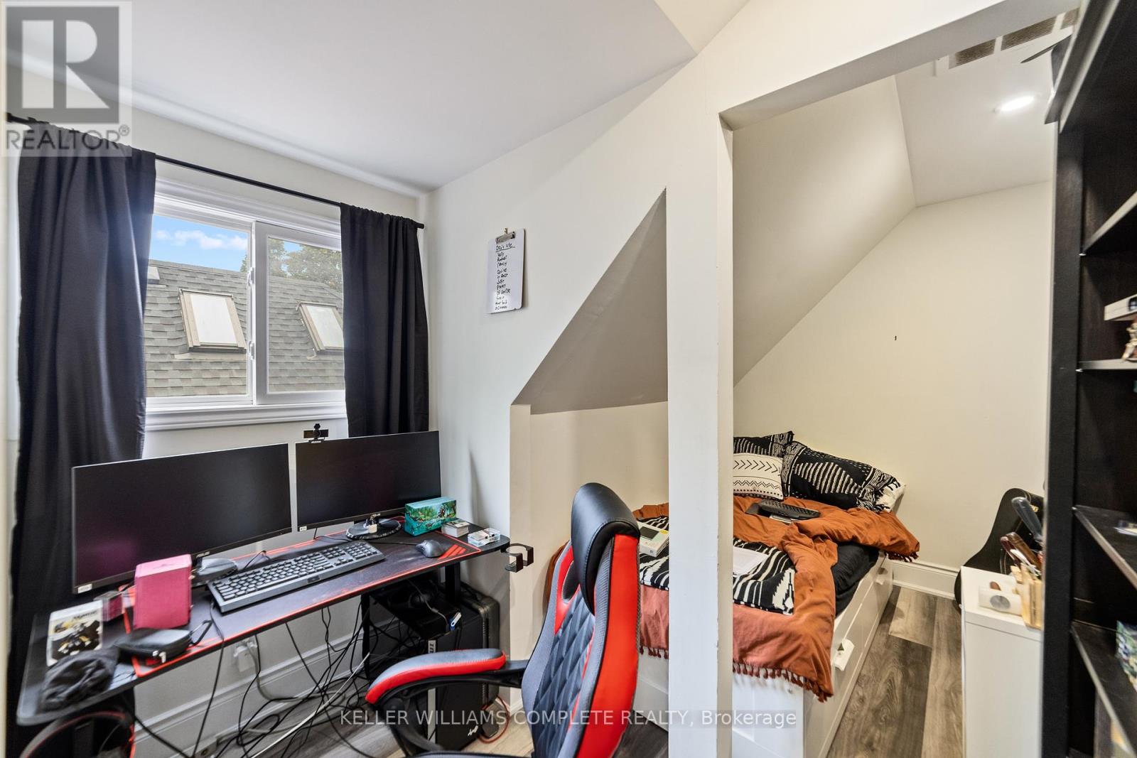 Photo 10 of 220 Caroline Street S, Hamilton ON