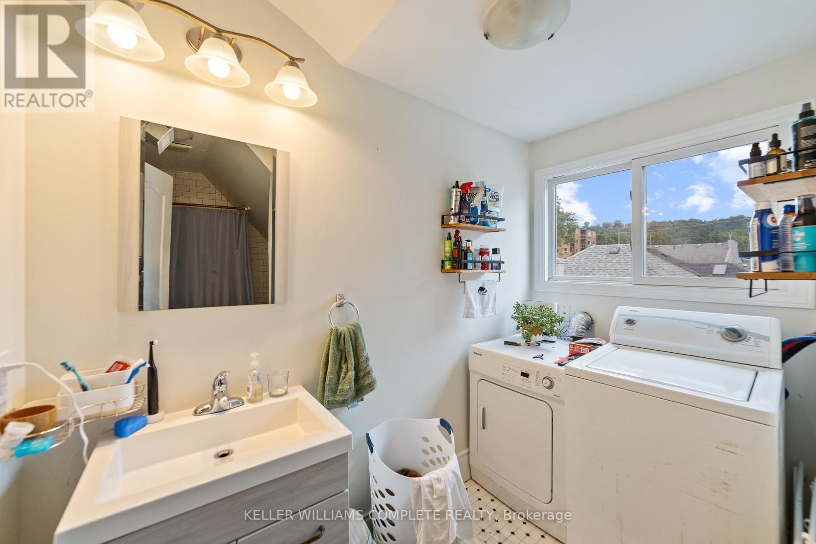 Photo 12 of 220 Caroline Street S, Hamilton ON