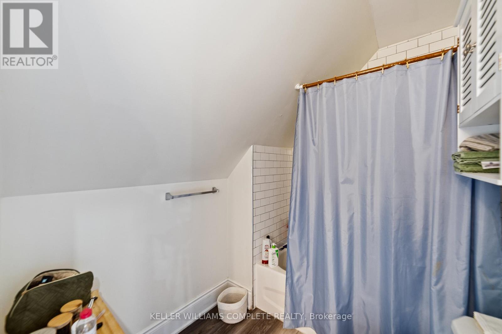 Photo 24 of 220 Caroline Street S, Hamilton ON