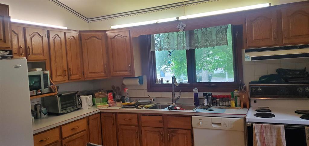 Photo 8 of 58 Sandham Crescent, Winnipeg MB