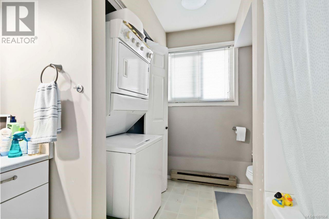 Single Family House for Sale in  Mann Ave Saanich 