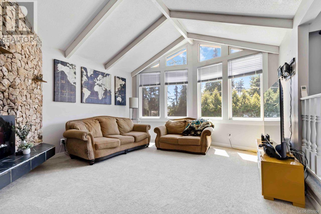 Single Family House for Sale in  Mann Ave Saanich 