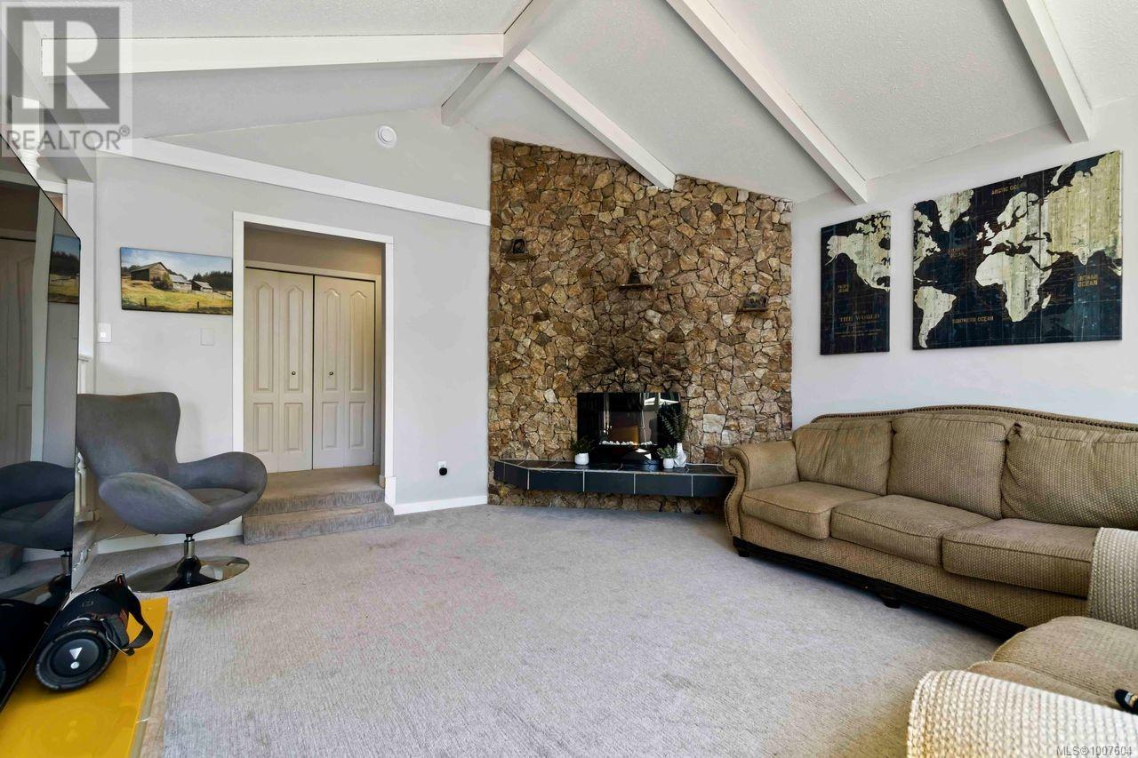 Single Family House for Sale in  Mann Ave Saanich 