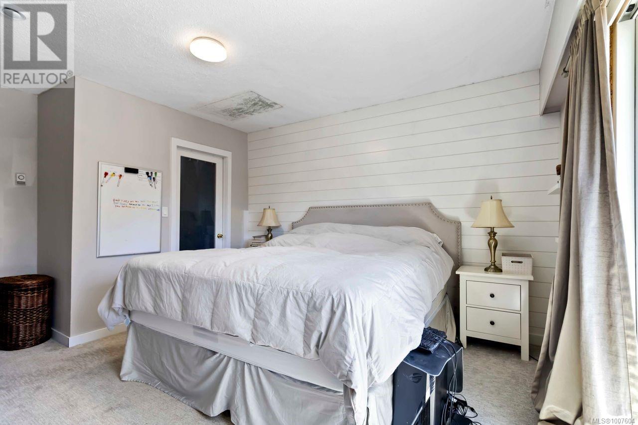 Single Family House for Sale in  Mann Ave Saanich 