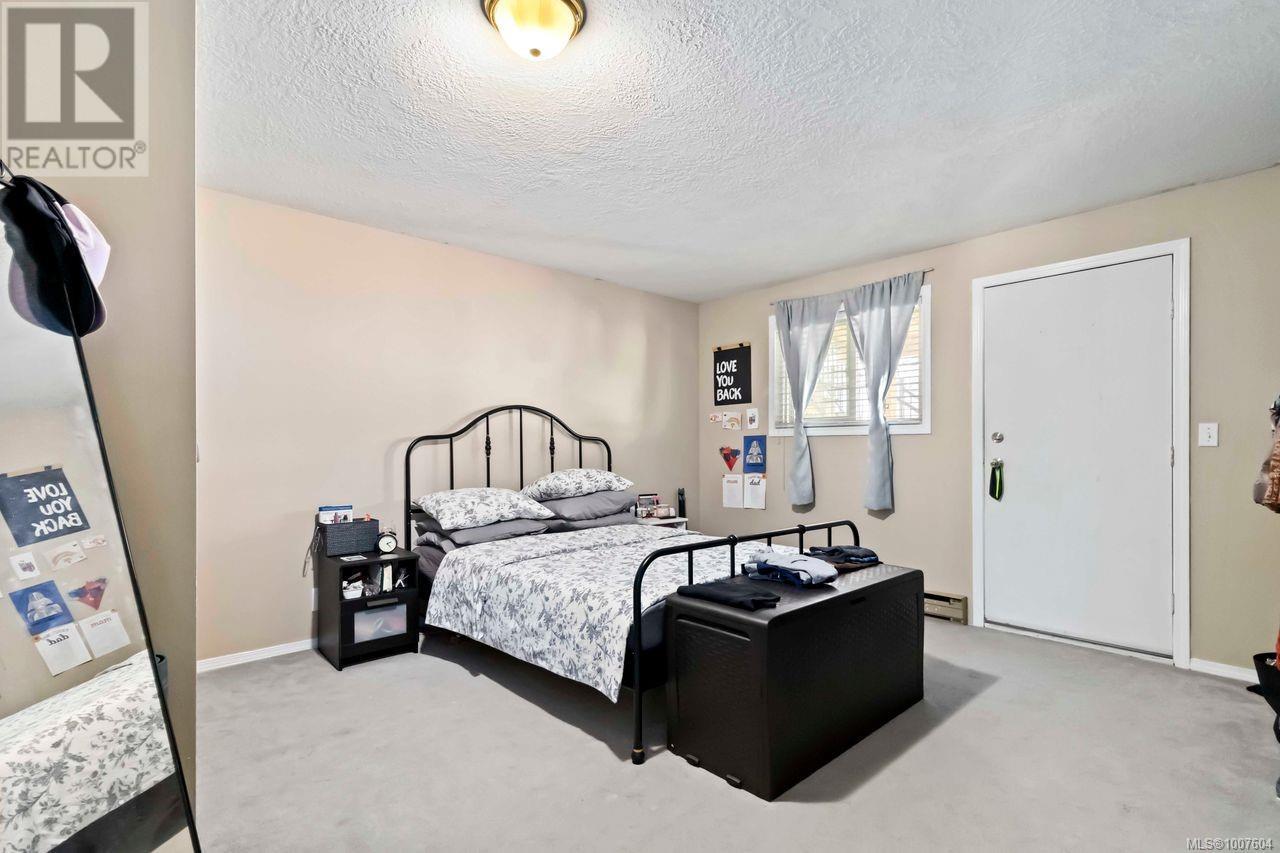 Single Family House for Sale in  Mann Ave Saanich 