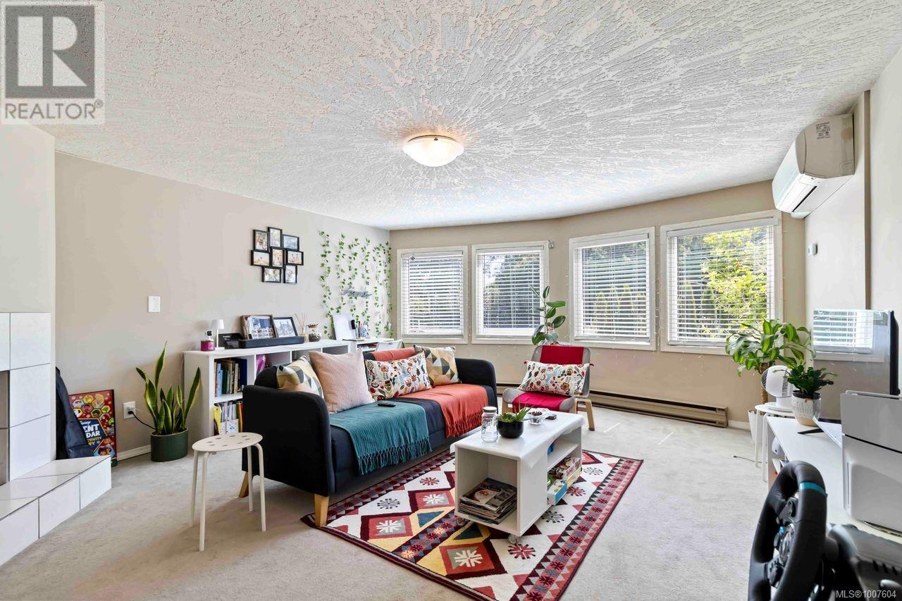 Single Family House for Sale in  Mann Ave Saanich 