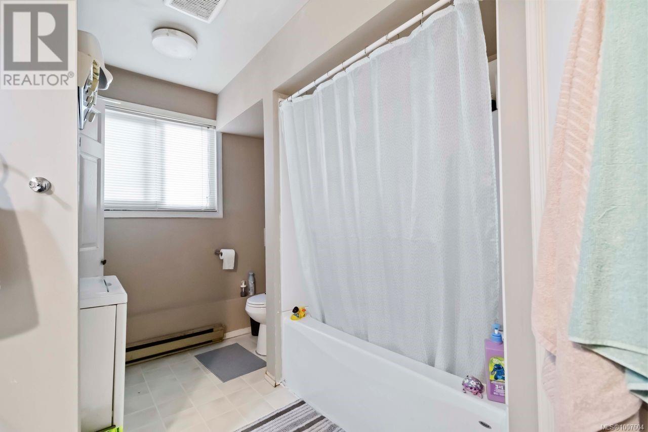 Single Family House for Sale in  Mann Ave Saanich 